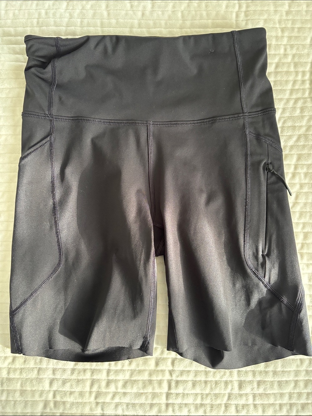 Aritzia TnAction Sleek Pack-It Hi Rise shorts with pockets